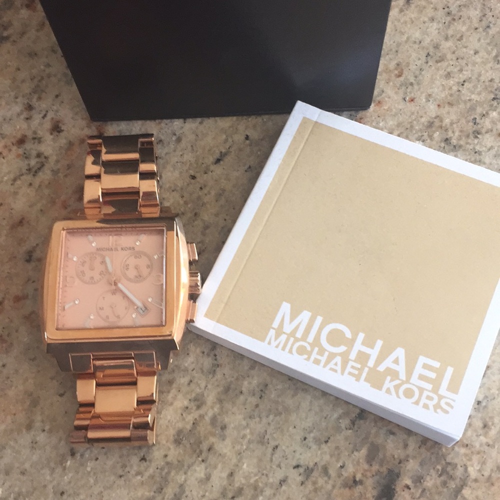 Michael Kors rose gold watch. - Picture 3 of 4